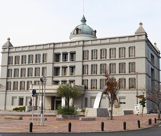 唐津市近代図書館／徒歩1分