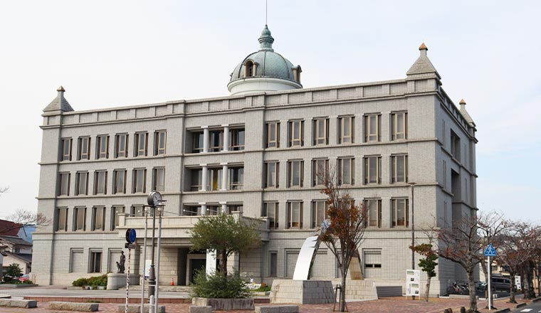 唐津市近代図書館／徒歩1分