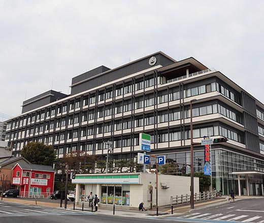 唐津市役所／徒歩７分