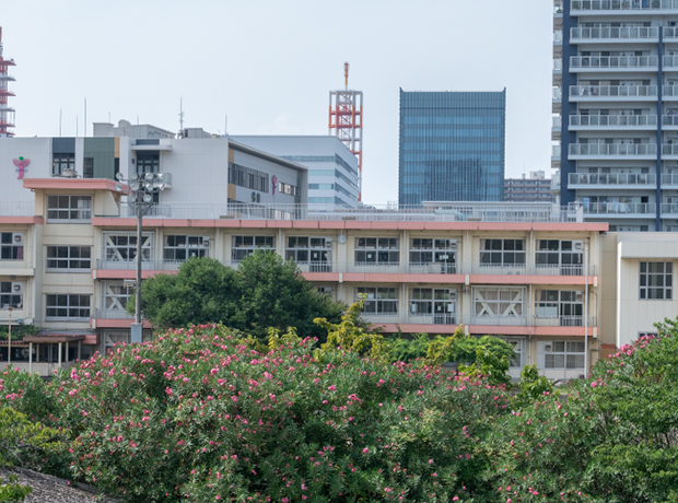 新宿中学校